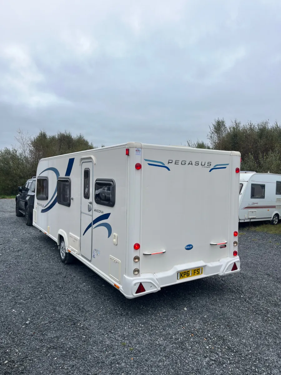 Bailey 6 Berth Fixed Triple Bunk Caravan - Image 3