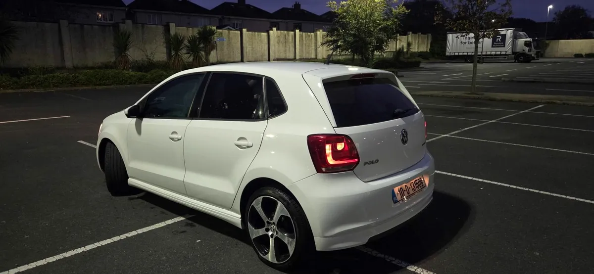 Volkswagen Polo 2010 - Image 2