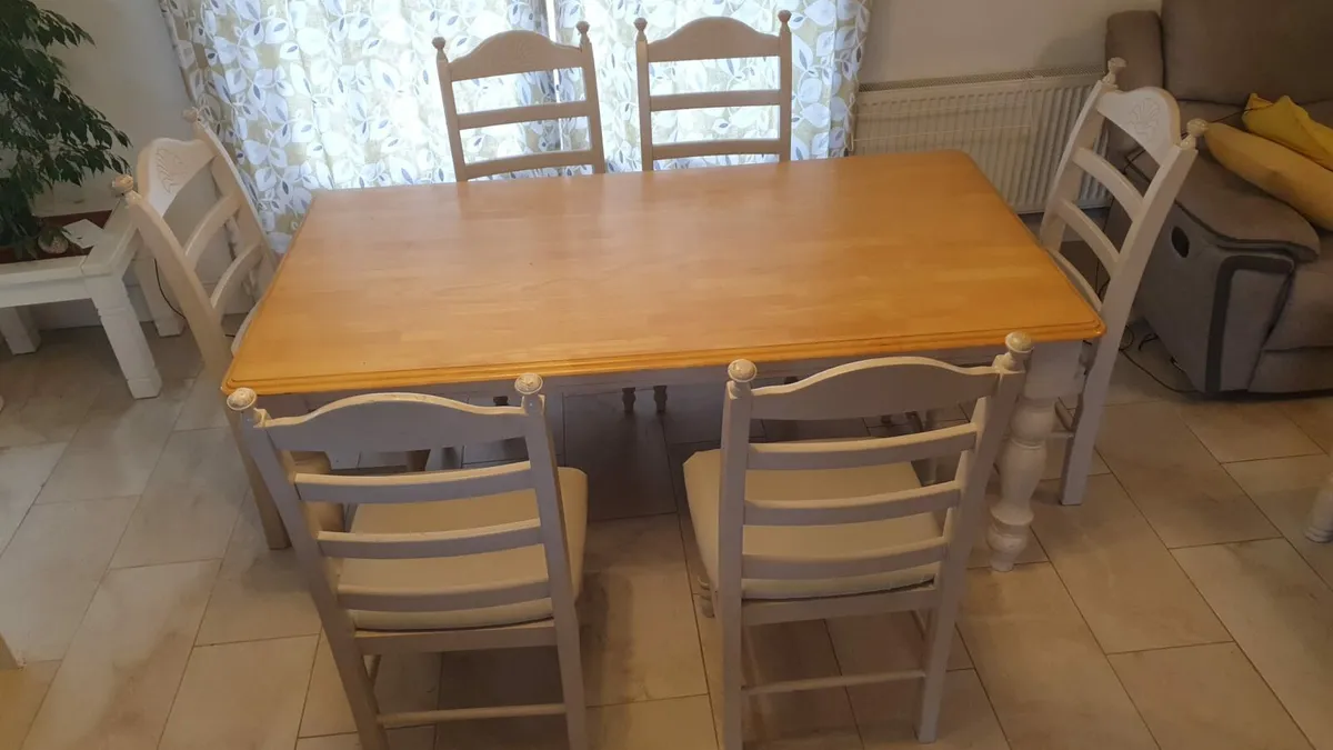 Table and Chairs - Image 2