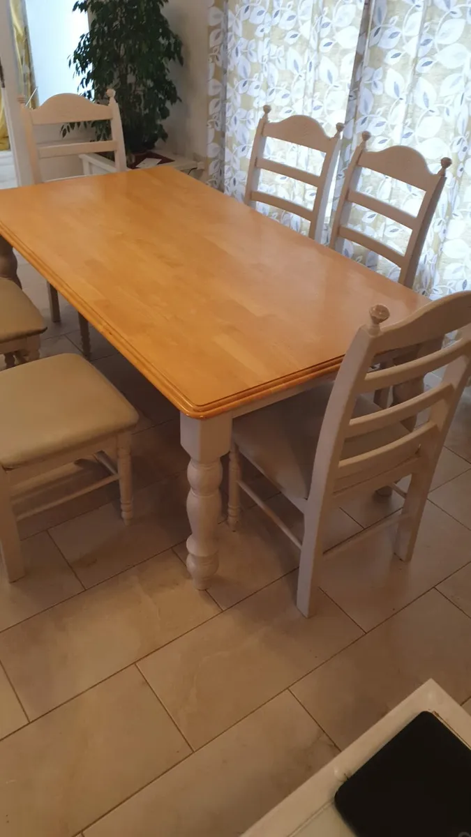 Table and Chairs - Image 3