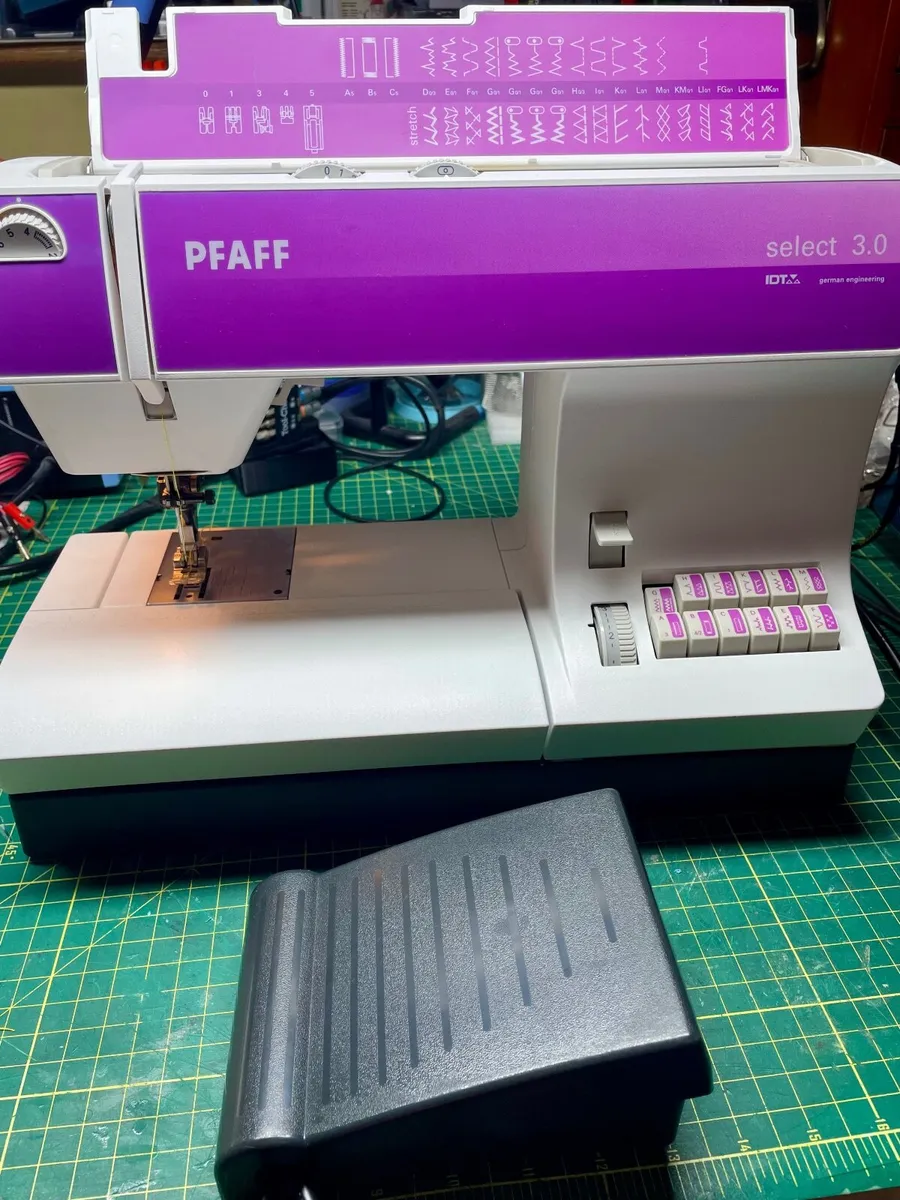 PFAFF Select 3.0 Sewing Machine with IDT -Serviced - Image 2