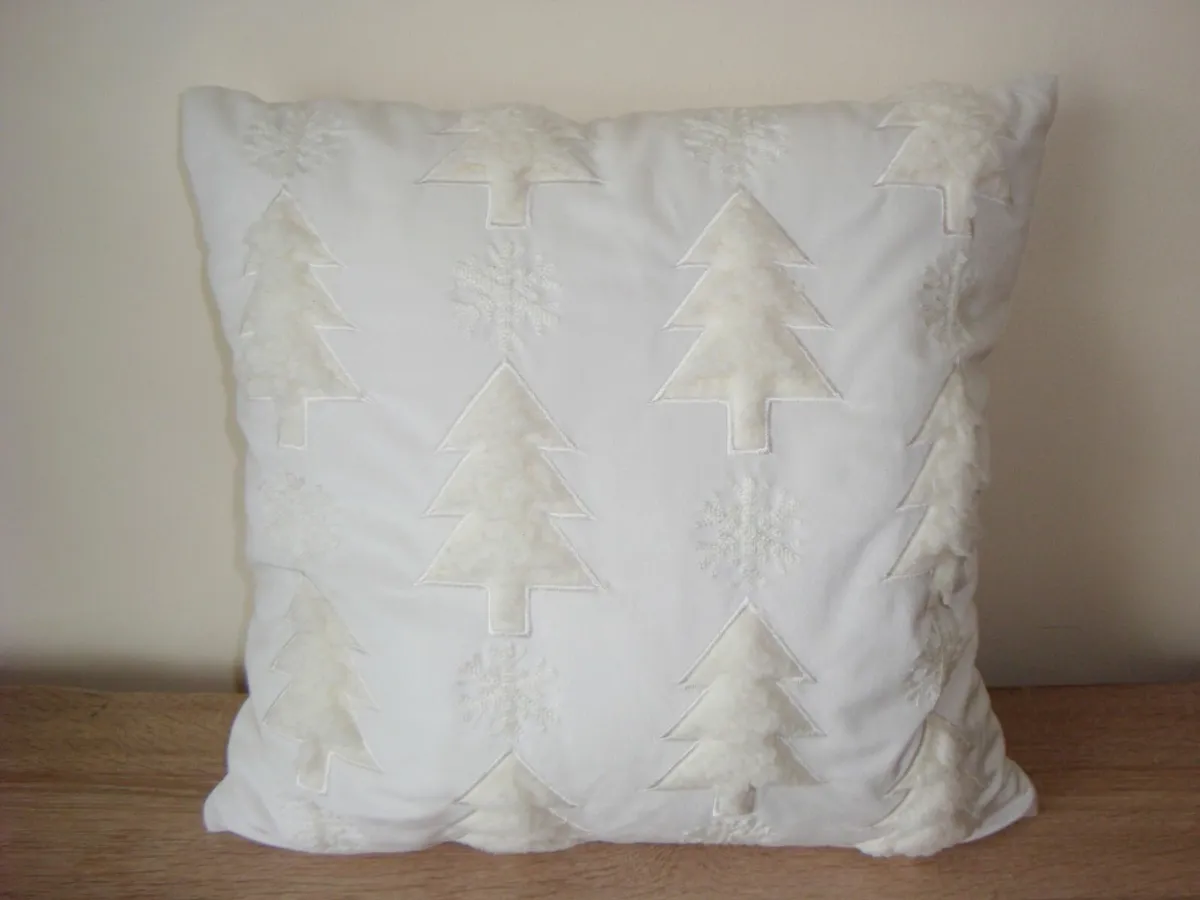 Cream cushion Christmas trees motif - Image 1