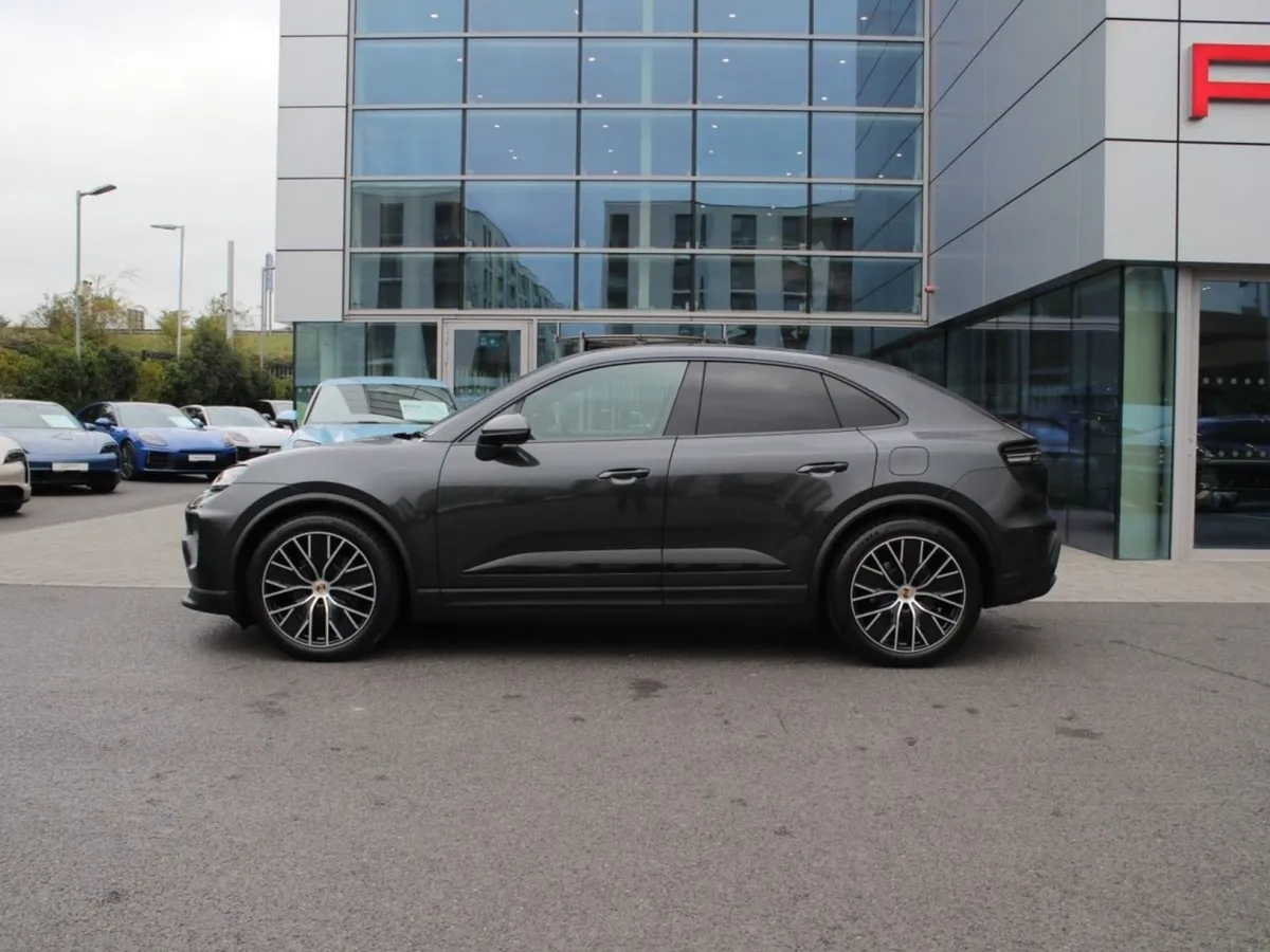 Porsche Macan 4 Electric - Image 4