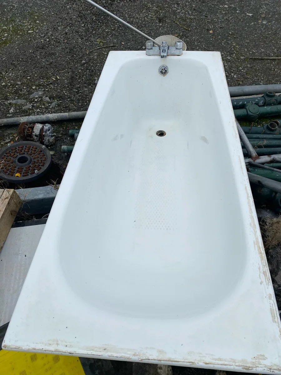 Cast iron bath - Image 2