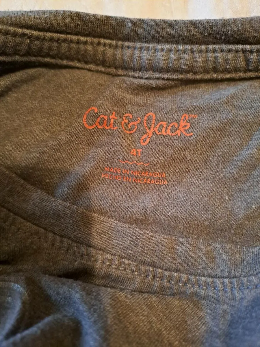 Cat&Jack grey tee shirt 4 y - Image 3