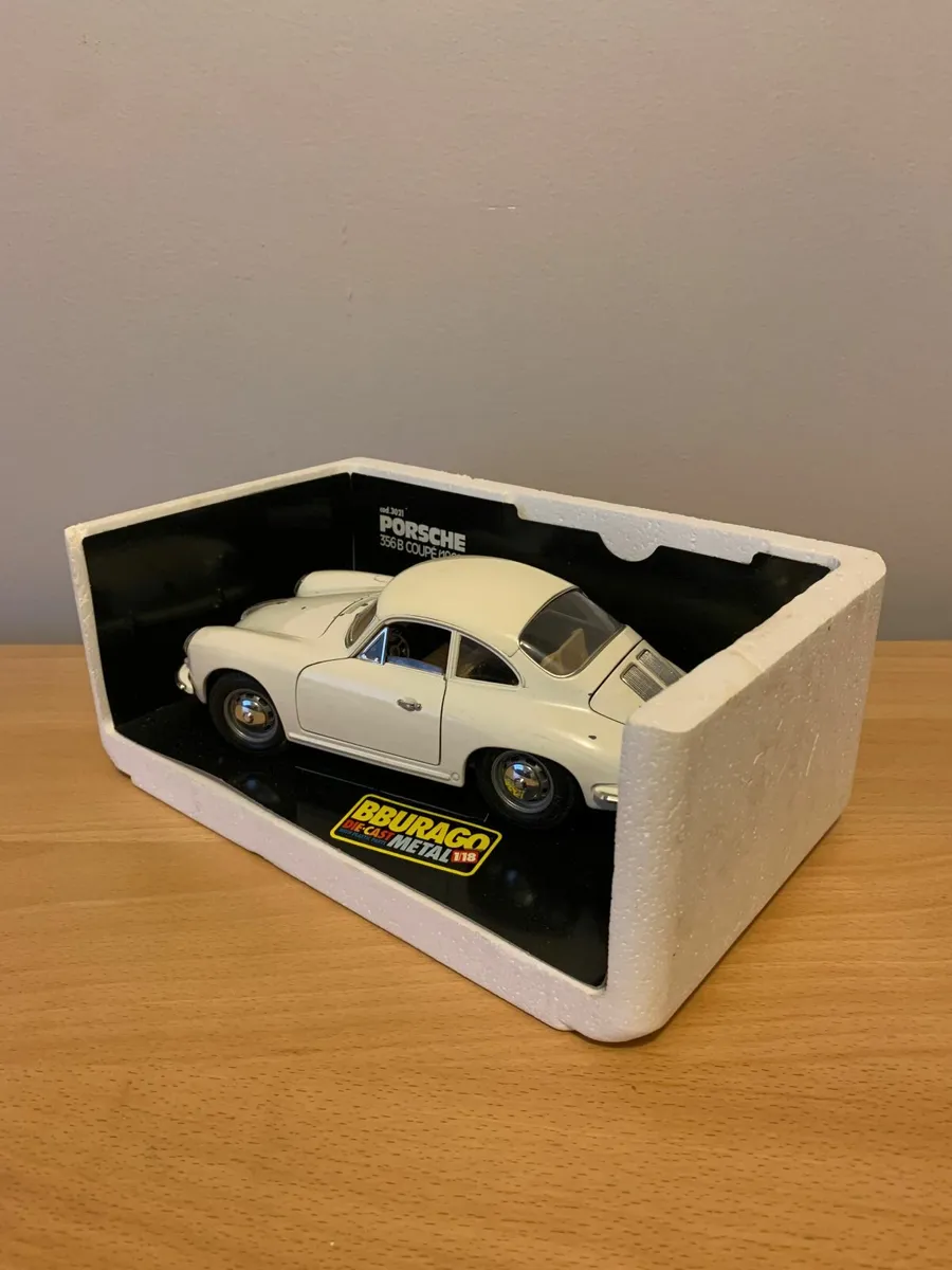 1962 Porsche 356 B Coupe 1/18 Burago Model Car - Image 2
