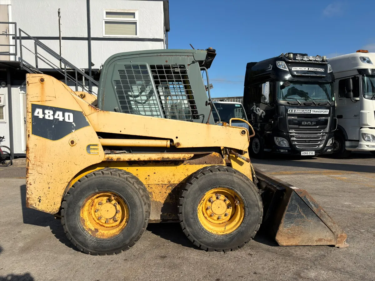 GEHL 4840 SKID STEER LOADER - Image 1