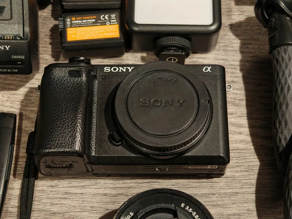 Sony A6400 Camera with 16-50mm Lens Bundle - Image 2