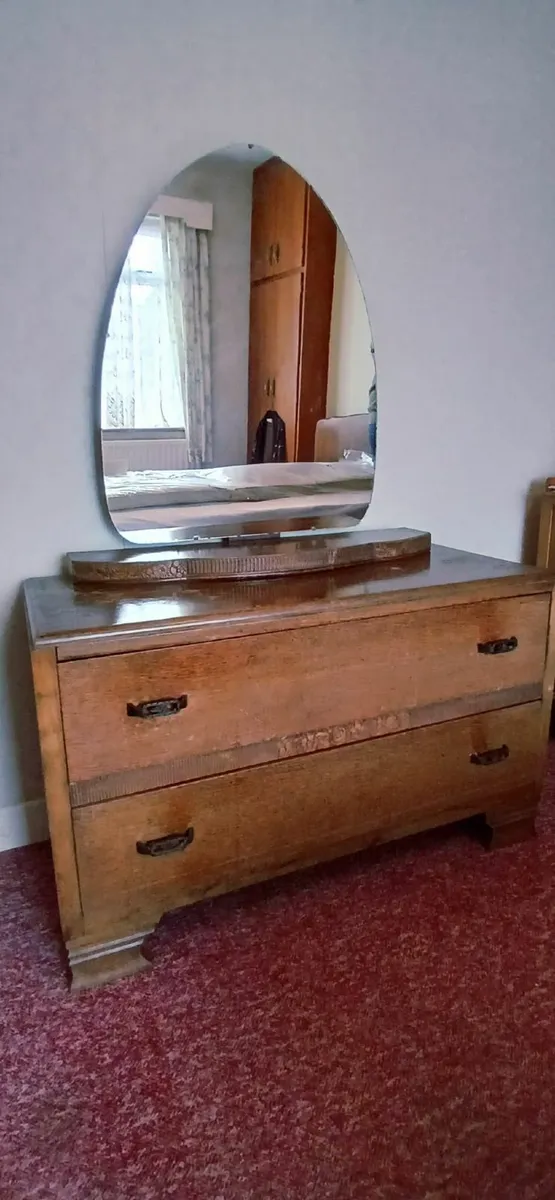 Dressing table and matching wardrobe - Image 1