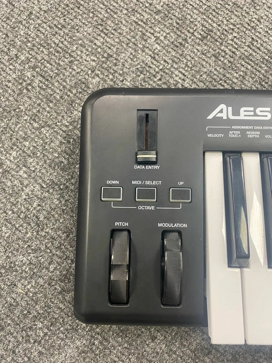 Alesis Q25 USB/MIDI Keyboard Controller - Image 3