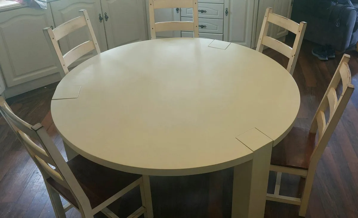 Kitchen table Round 1.5m - Image 1