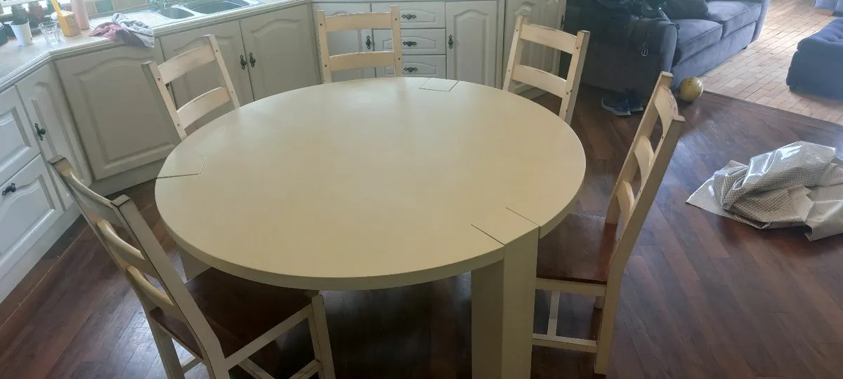 Kitchen table Round 1.5m - Image 3