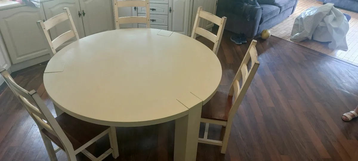 Kitchen table Round 1.5m - Image 4