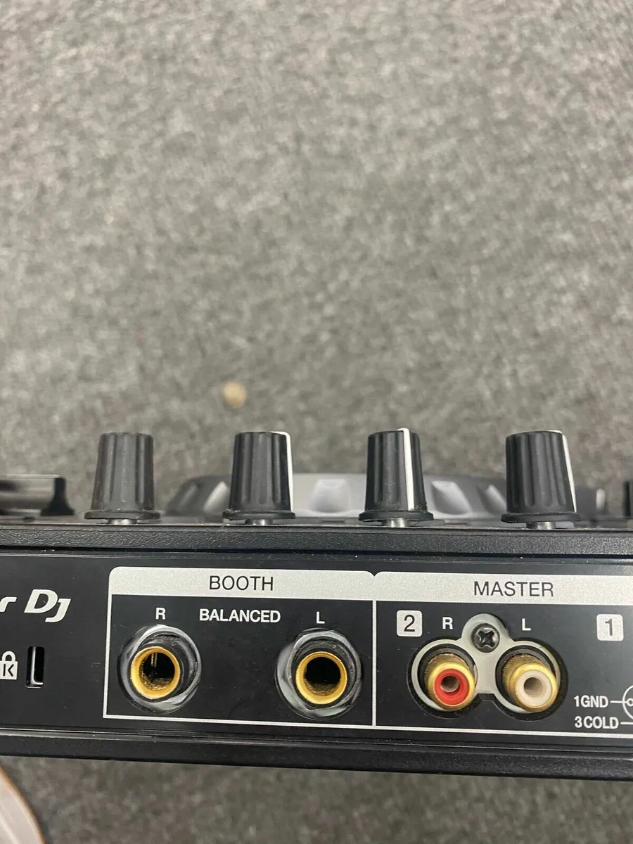 Pioneer DDJ SR2 with Power Supply - Image 3