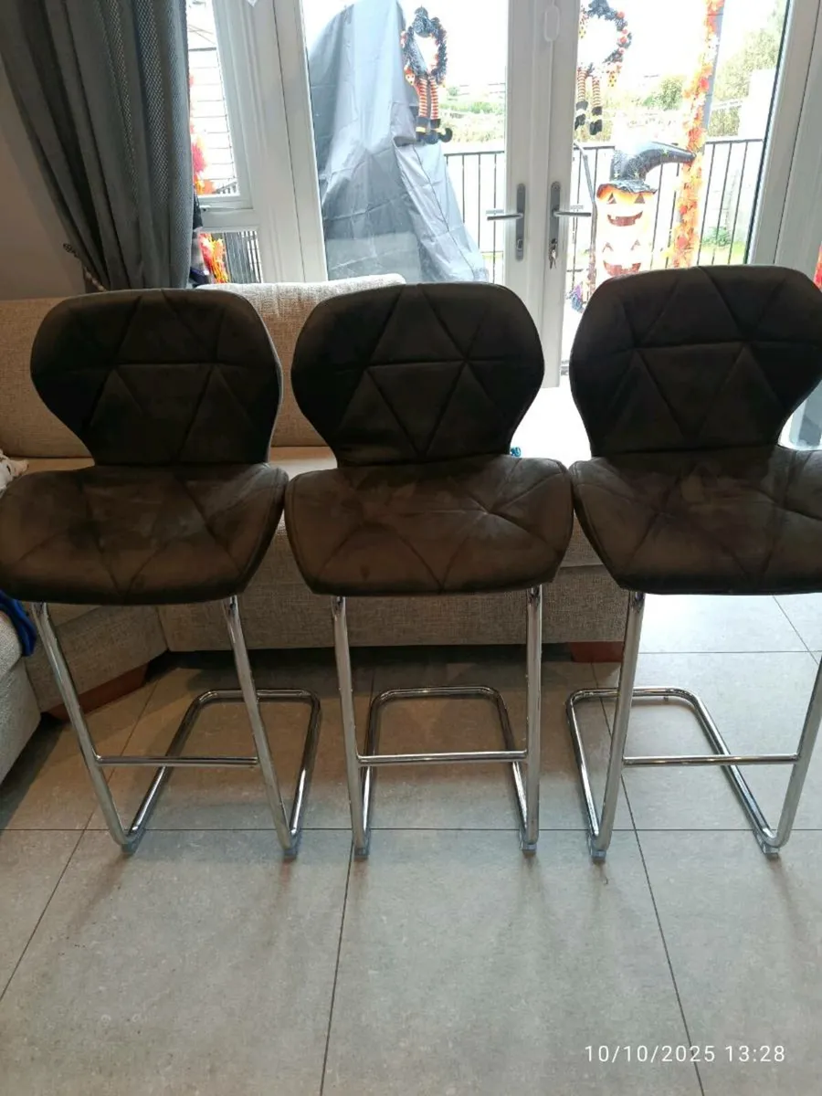 Bar stool - Image 1