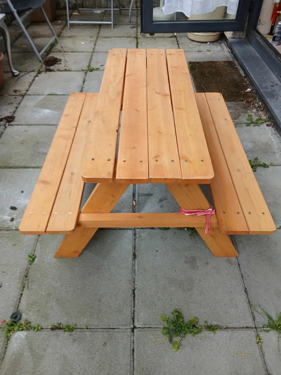 Childs Picnic bench. - Image 2