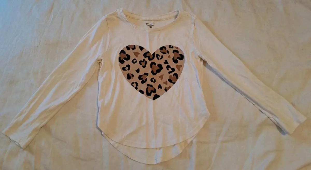 Member's Mark cream heart 4 to 5 y - Image 1
