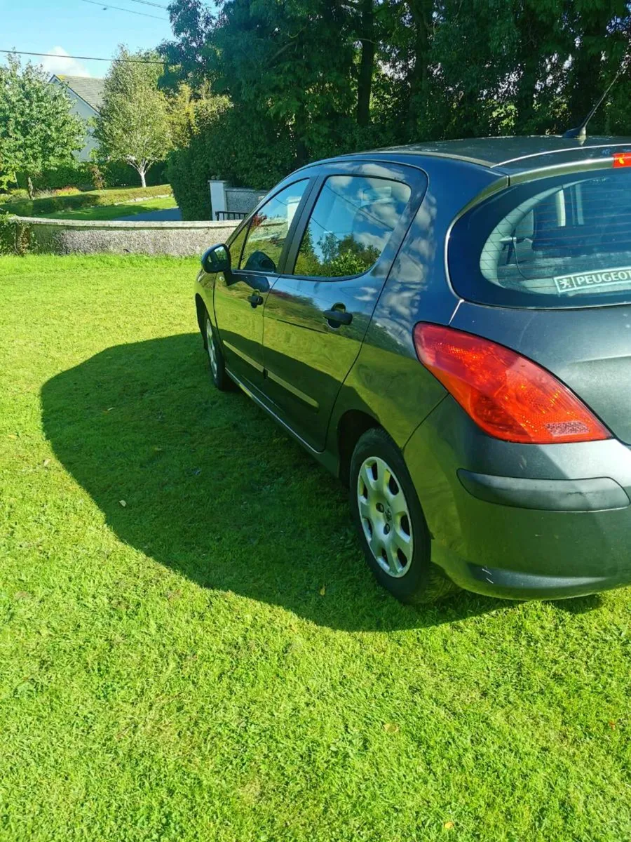 Peugeot 208 - Image 2
