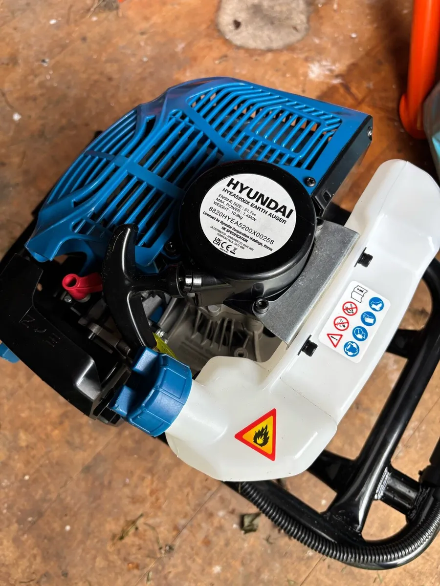 HYUNDAI EARTH AUGER - Image 2