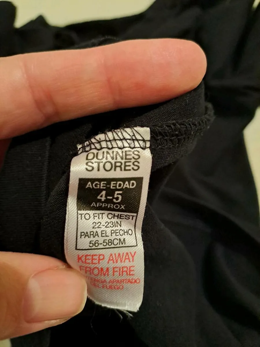 Dunnes black shirt 4 to 5 y - Image 3