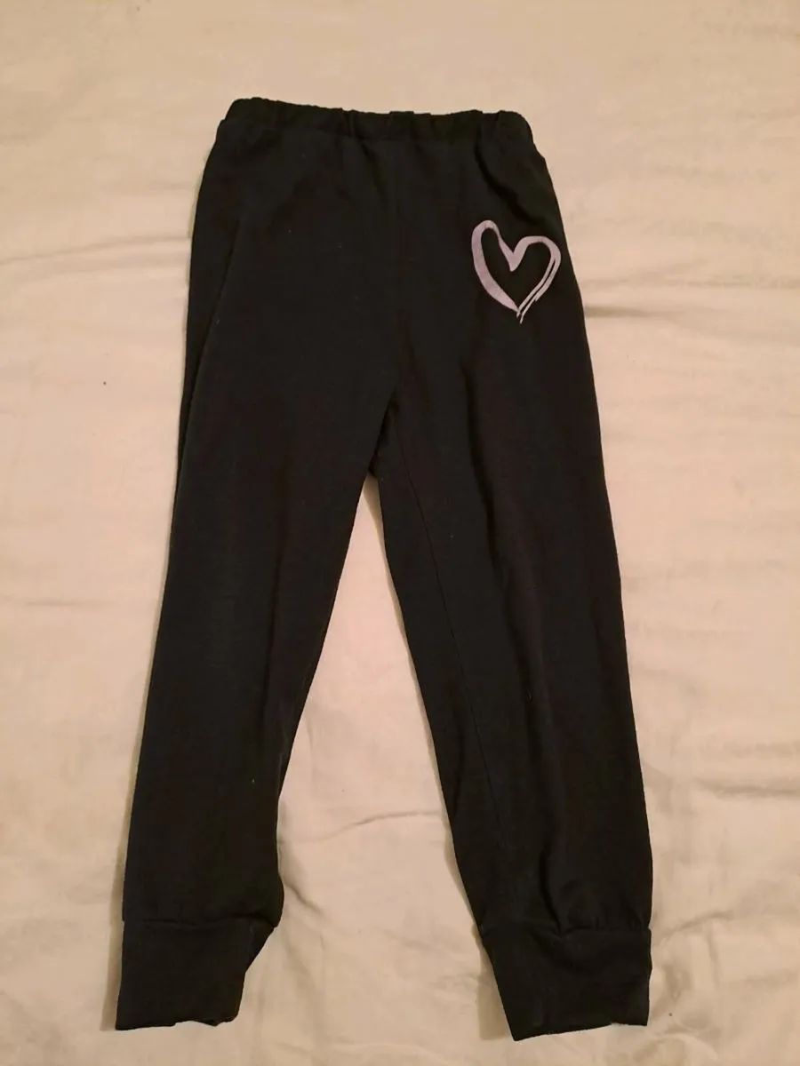 Black trousers purple heart 4 to 5 y - Image 1