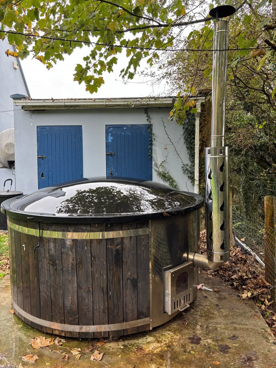 HOT TUB - Image 2