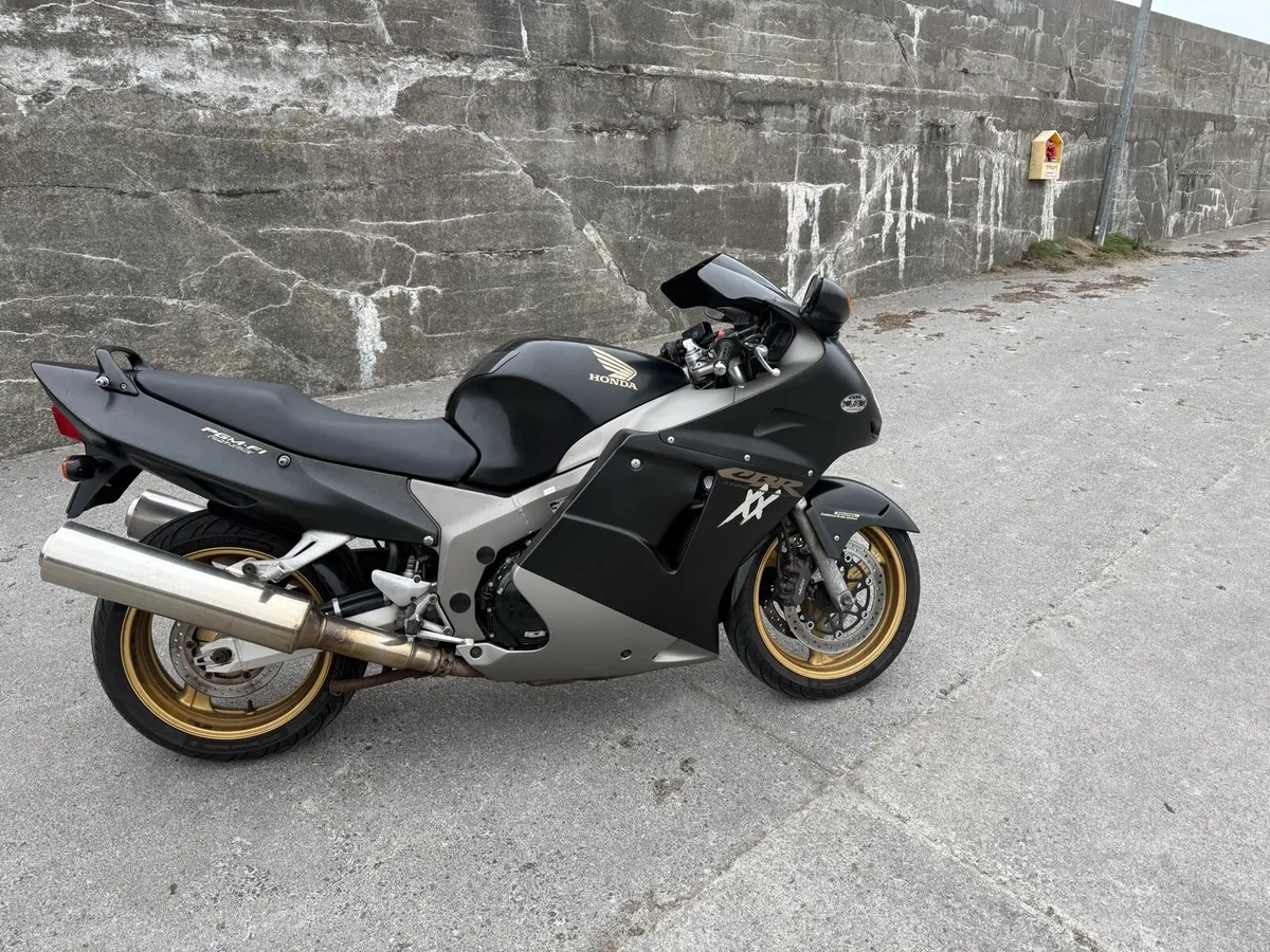 04 Honda CBR 1100XX - Image 1