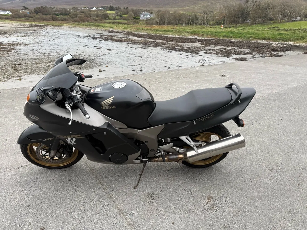 04 Honda CBR 1100XX - Image 2