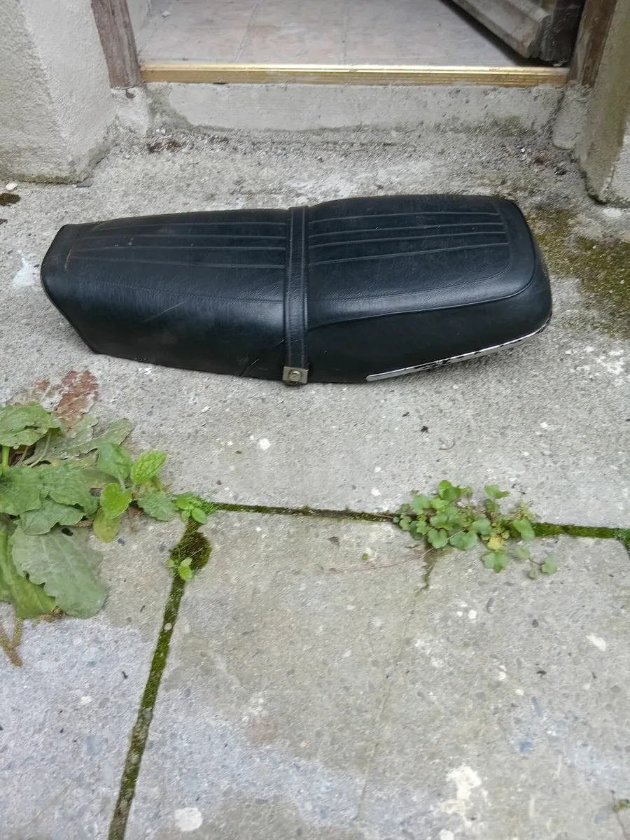 Motorcycle seat - Image 1
