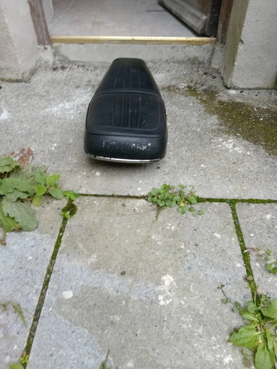 Motorcycle seat - Image 2