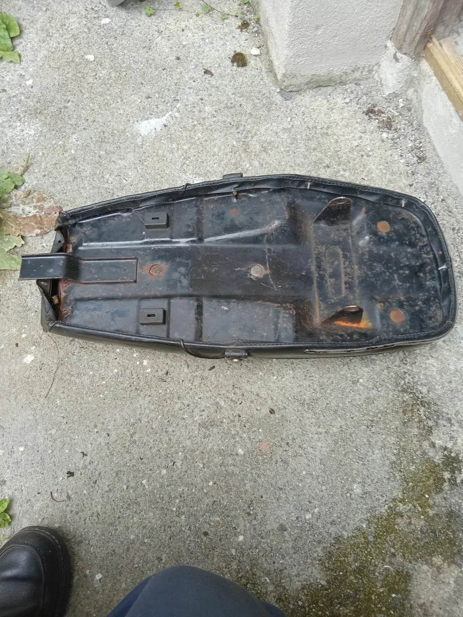 Motorcycle seat - Image 3