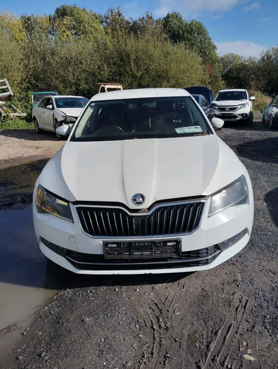 Breaking Skoda superb 2017 crlb - Image 2