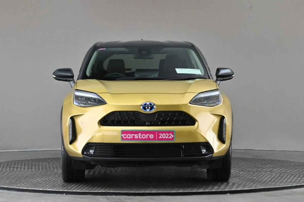 Toyota Yaris Cross 1.5 Hybrid  bi-tone Roof 360 P - Image 2