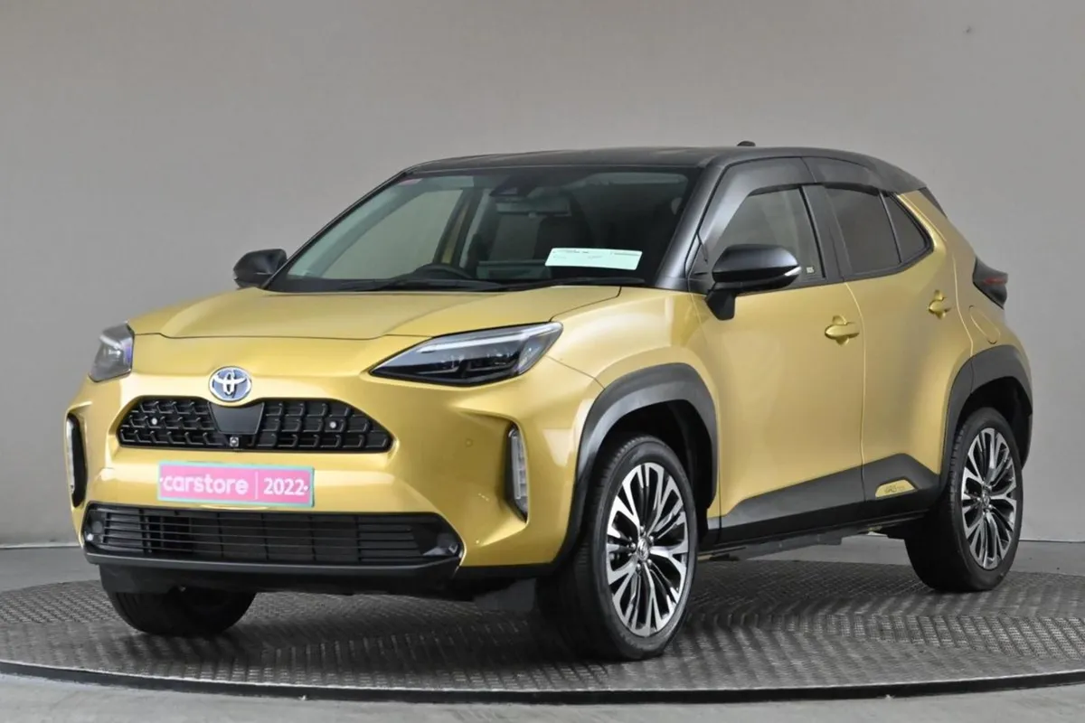 Toyota Yaris Cross 1.5 Hybrid  bi-tone Roof 360 P - Image 3