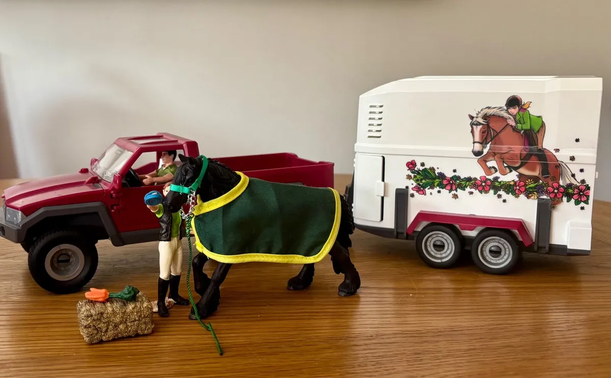 Schleich Horse Club Pick Up & Horse Box - Image 1