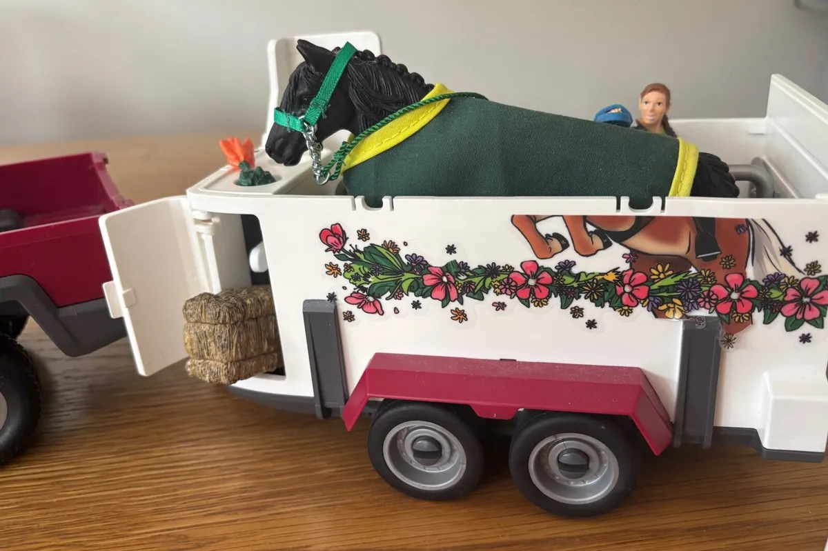 Schleich Horse Club Pick Up & Horse Box - Image 4