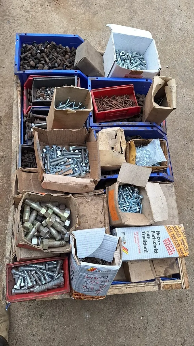 Pallet of bolts mixed all new - Image 1