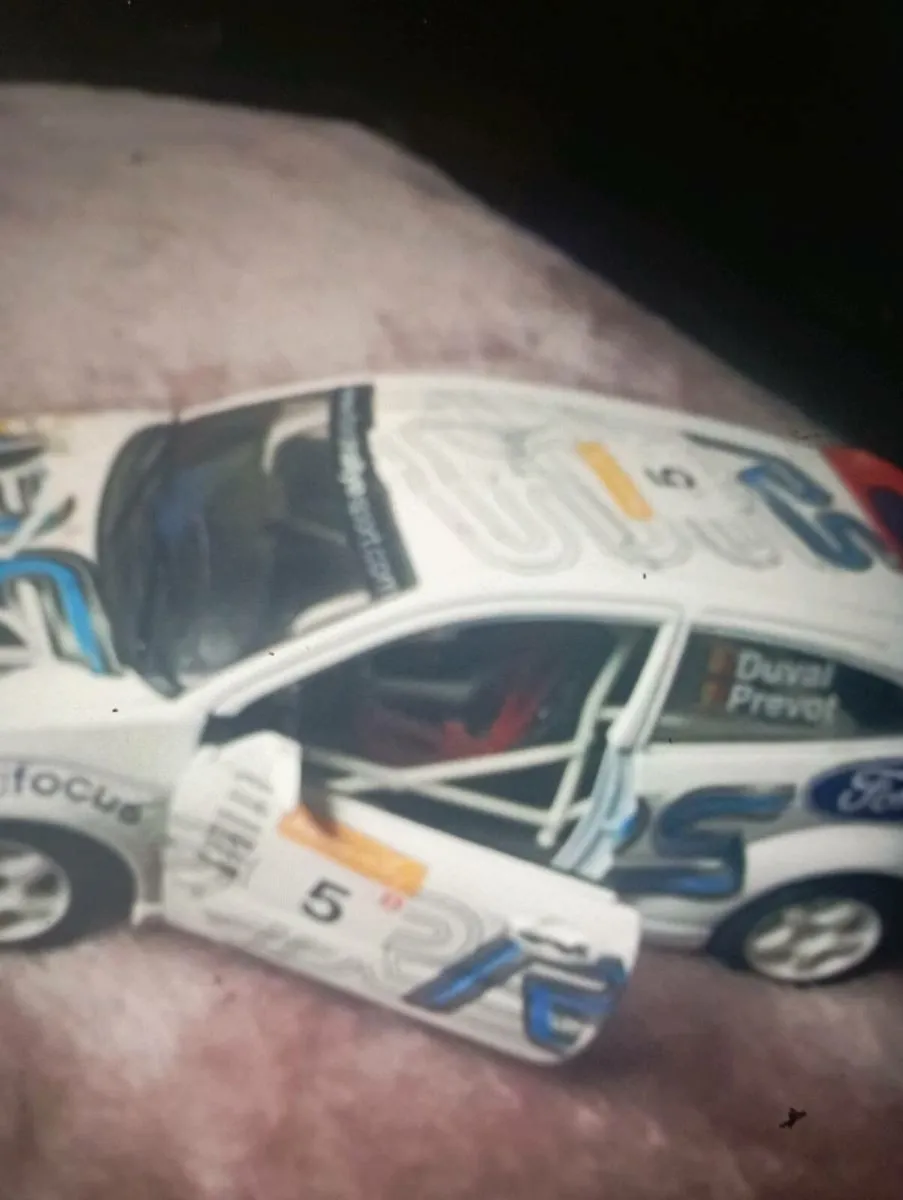 BbURAGO FORD FOCUS LARGE  1-24 SCALE DIE-CAST - Image 3
