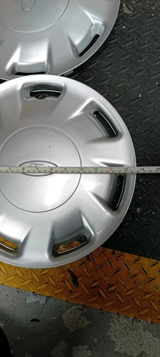 Ford classic hubcaps - Image 4