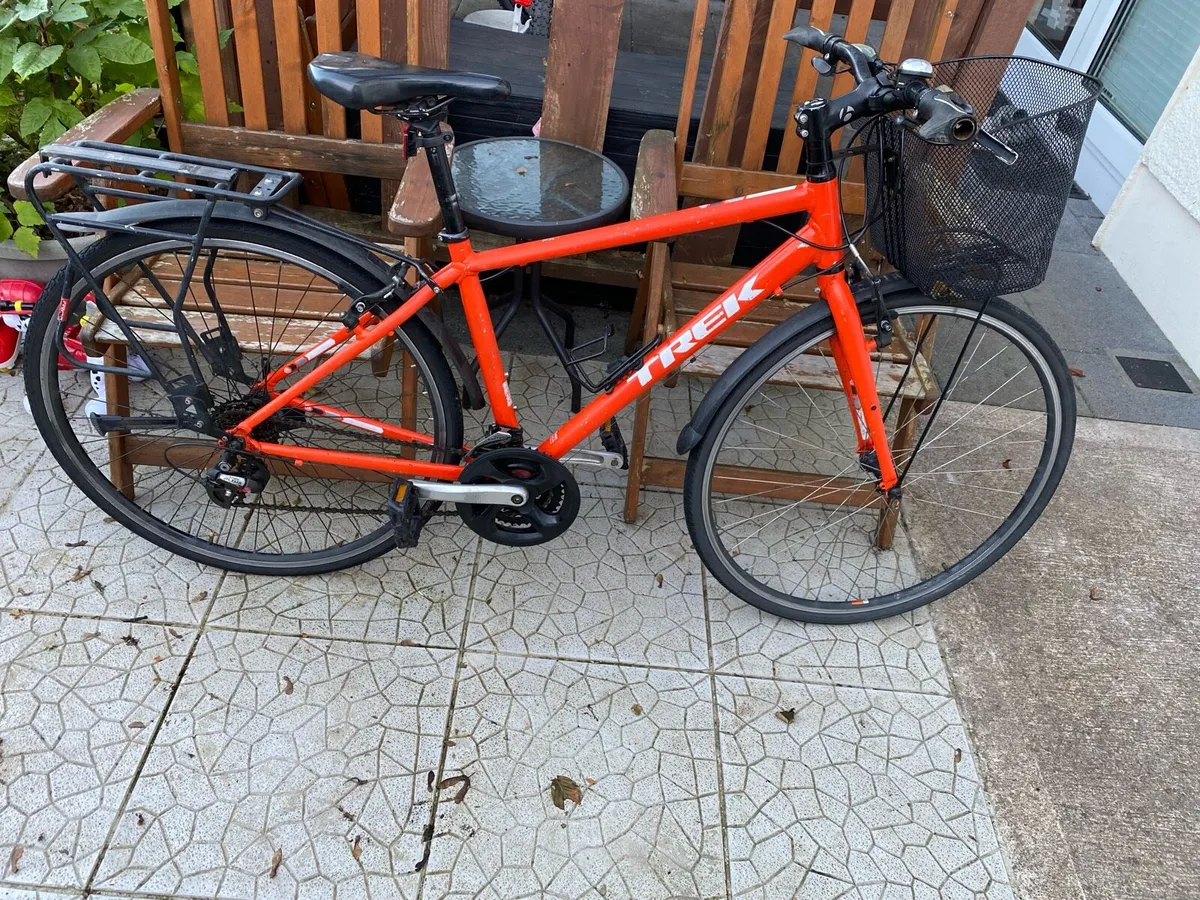 Trek FX1 28 inch wheels 21 speed 17.5 inch - Image 1