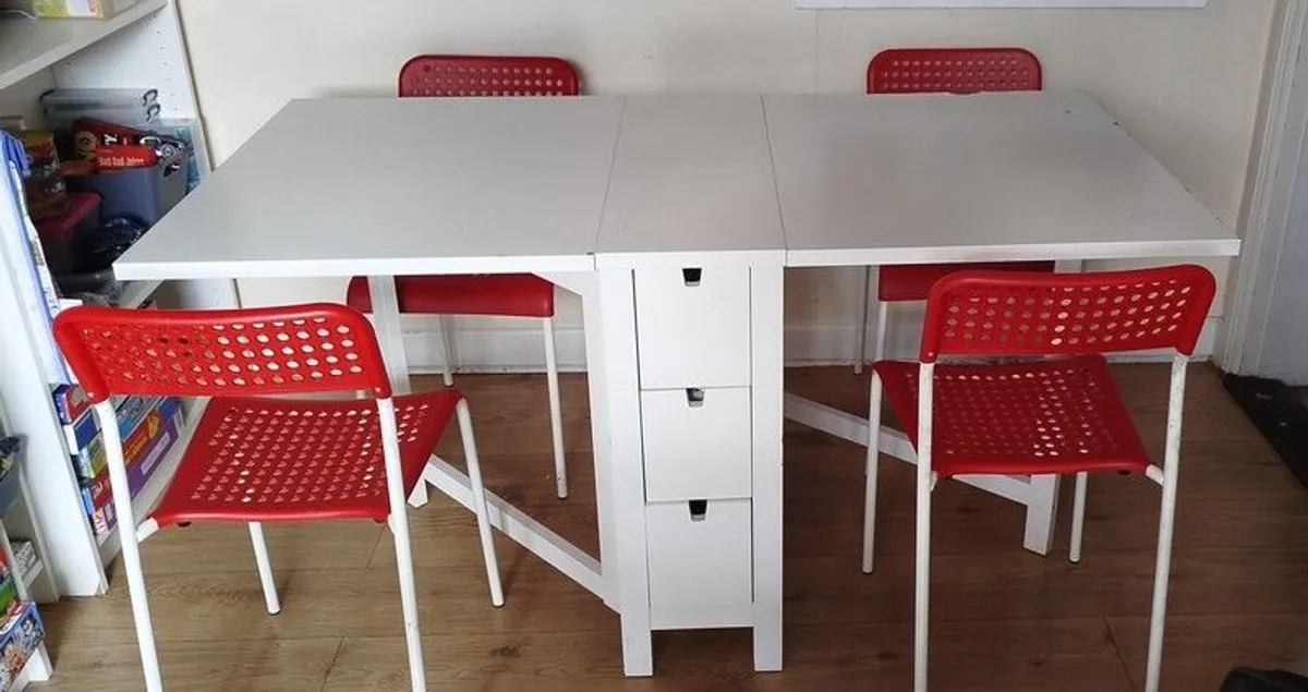 Extendable Table - Image 1