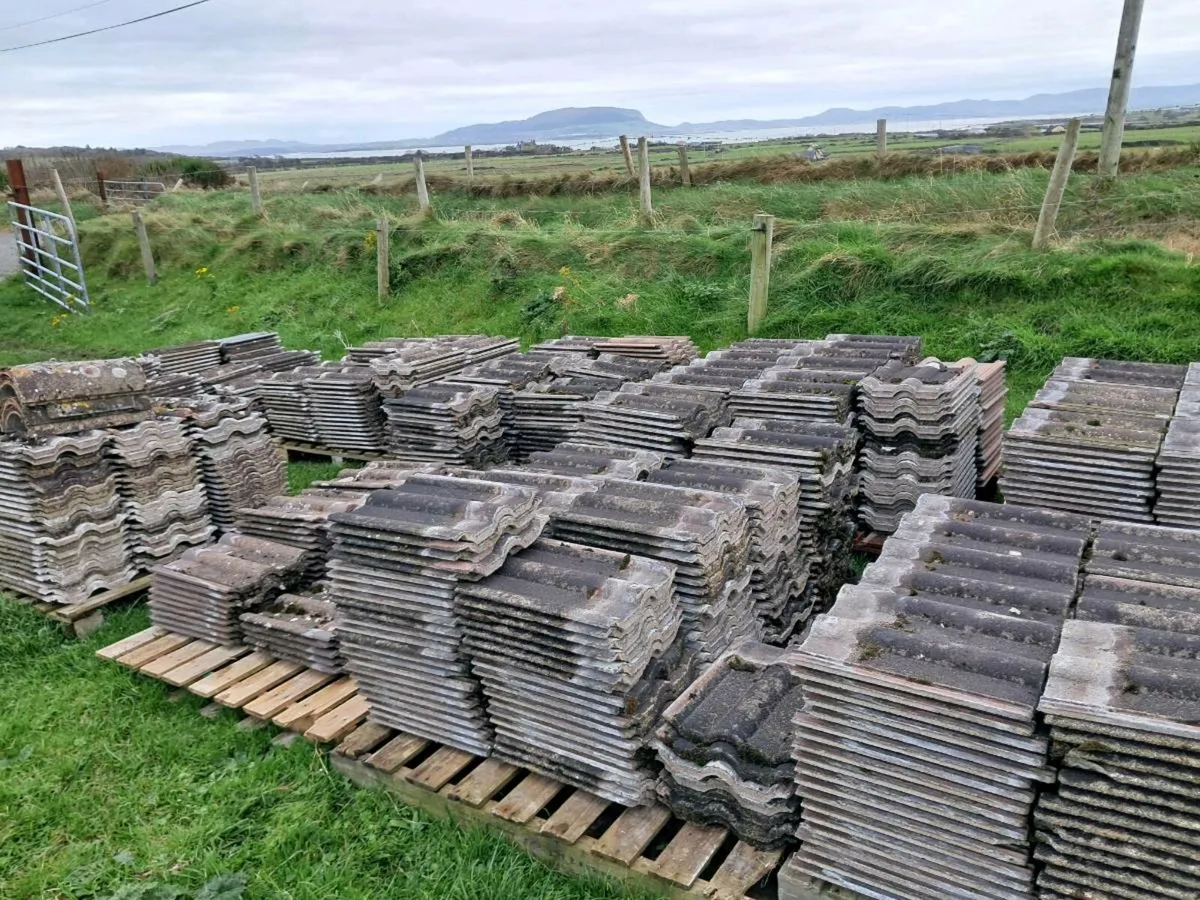 Redland 50 roof tiles - Image 1