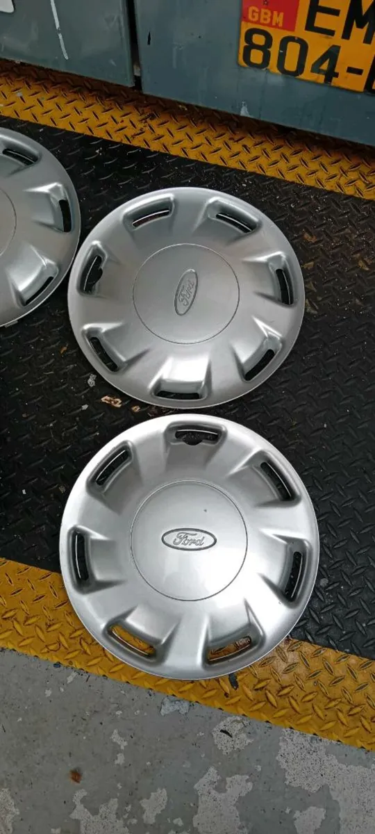 Ford classic hubcaps - Image 1