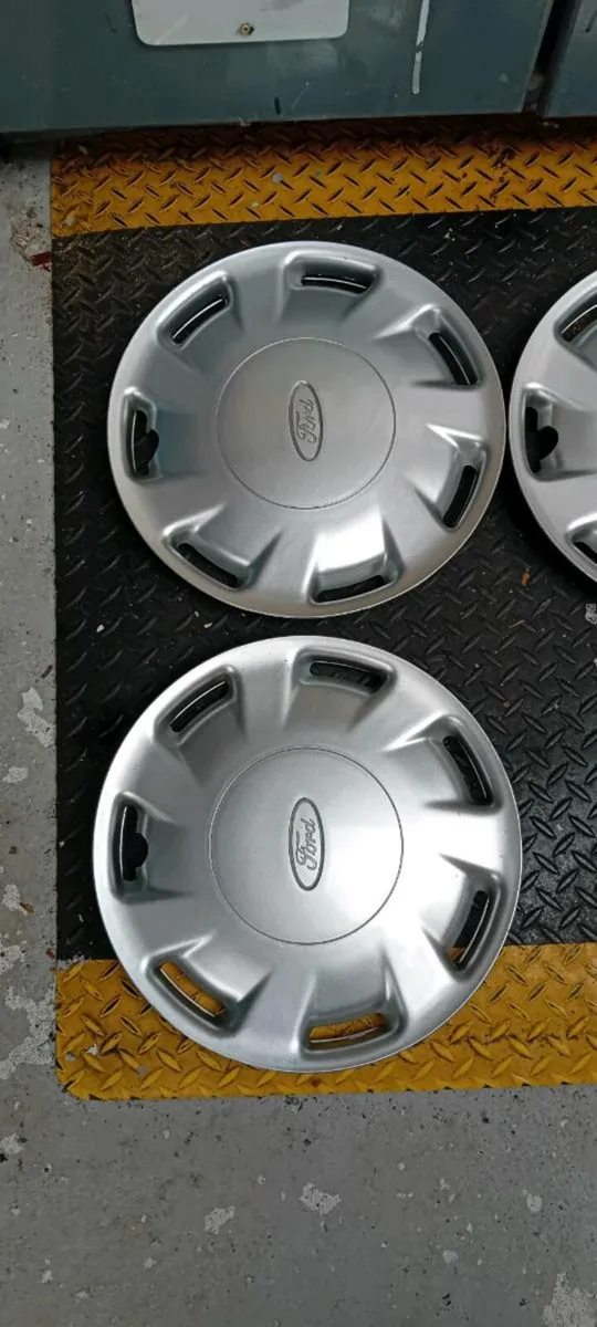 Ford classic hubcaps - Image 2