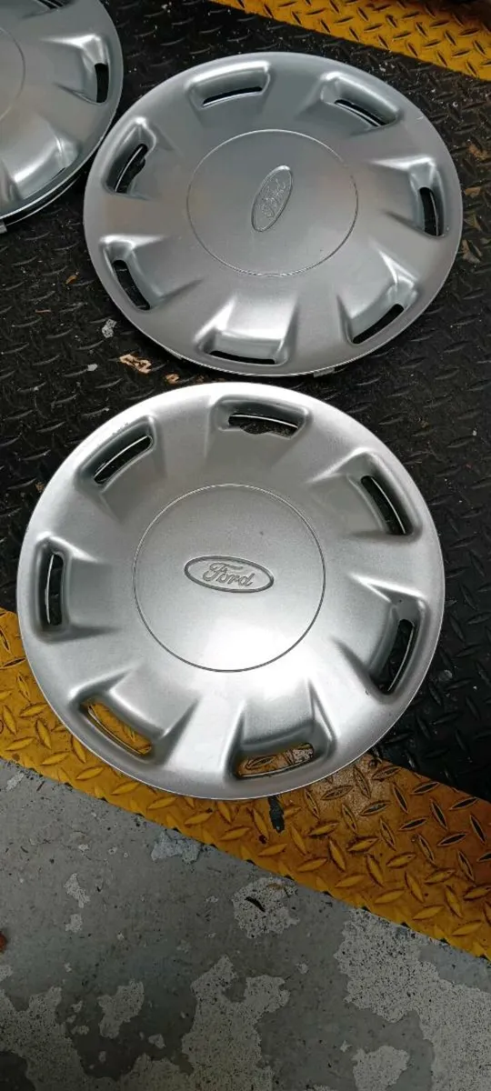 Ford classic hubcaps - Image 3