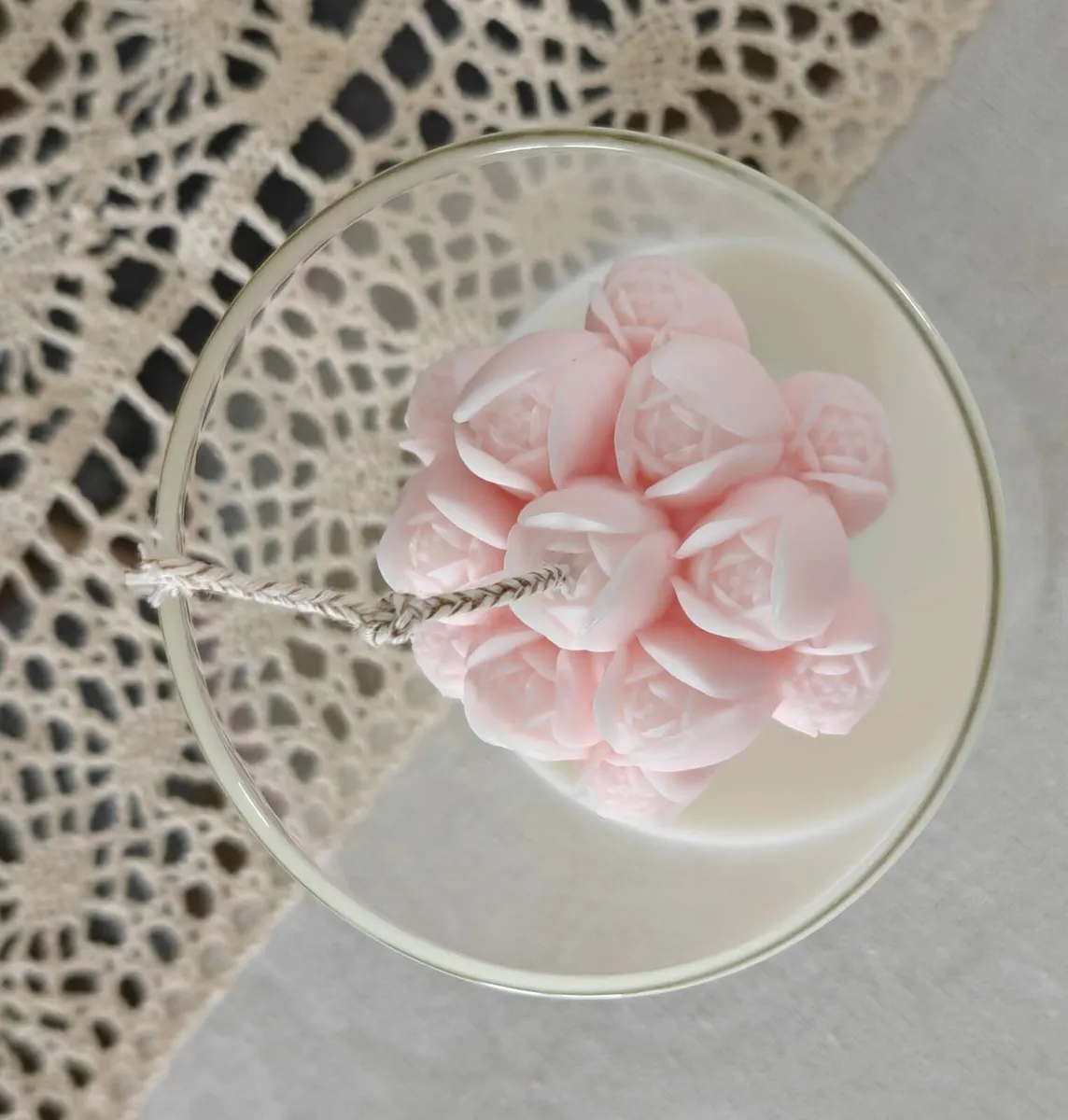 Tulip soy wax fragranced candle - Image 4