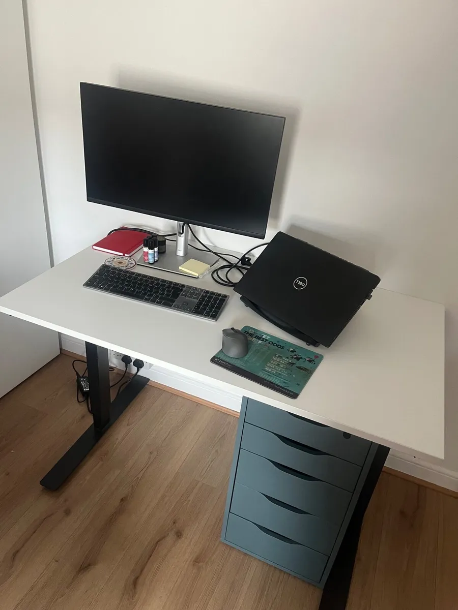 Desk, chair and office drawers - Image 1