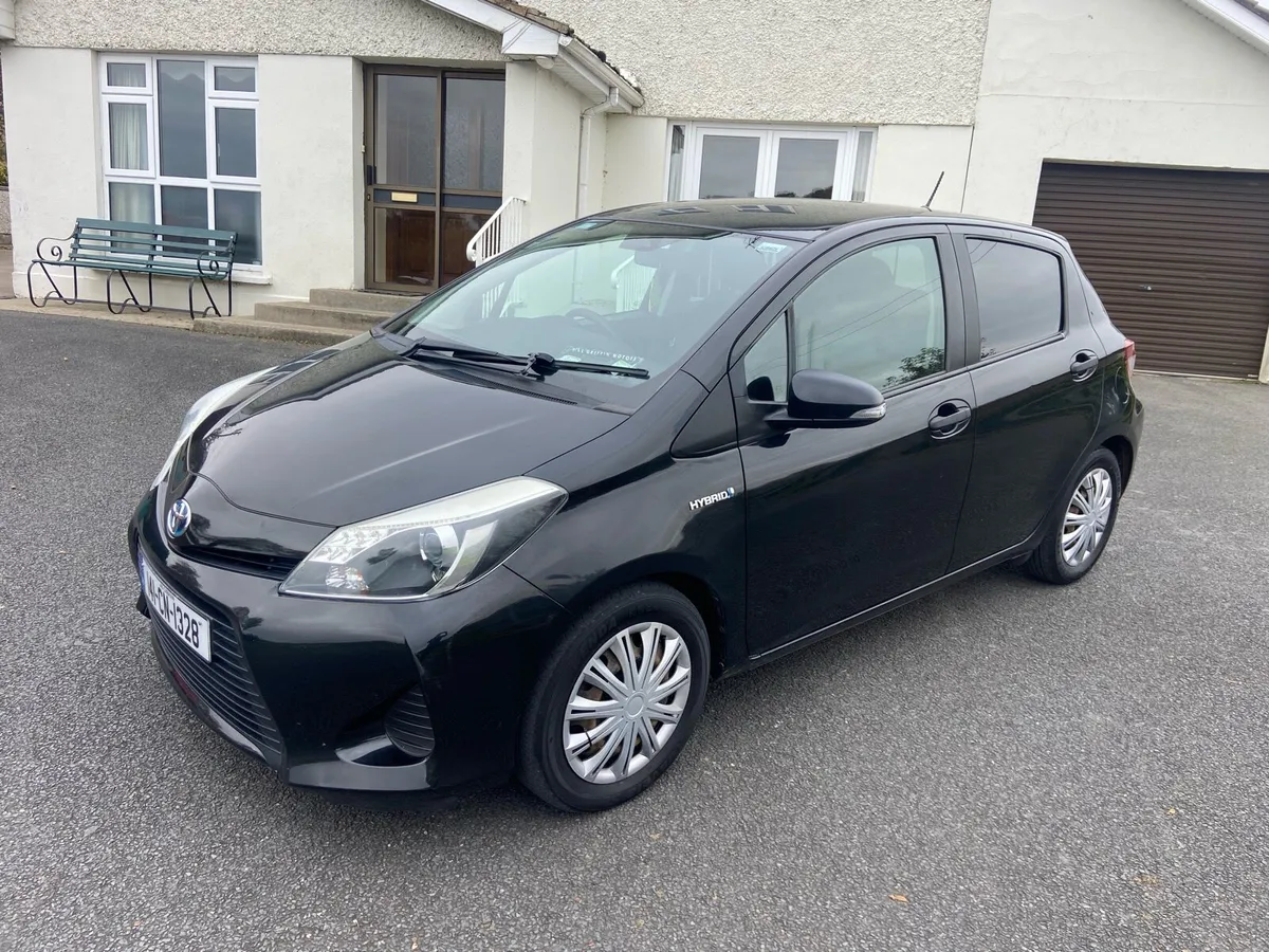 Toyota Yaris Hybrid - Image 2