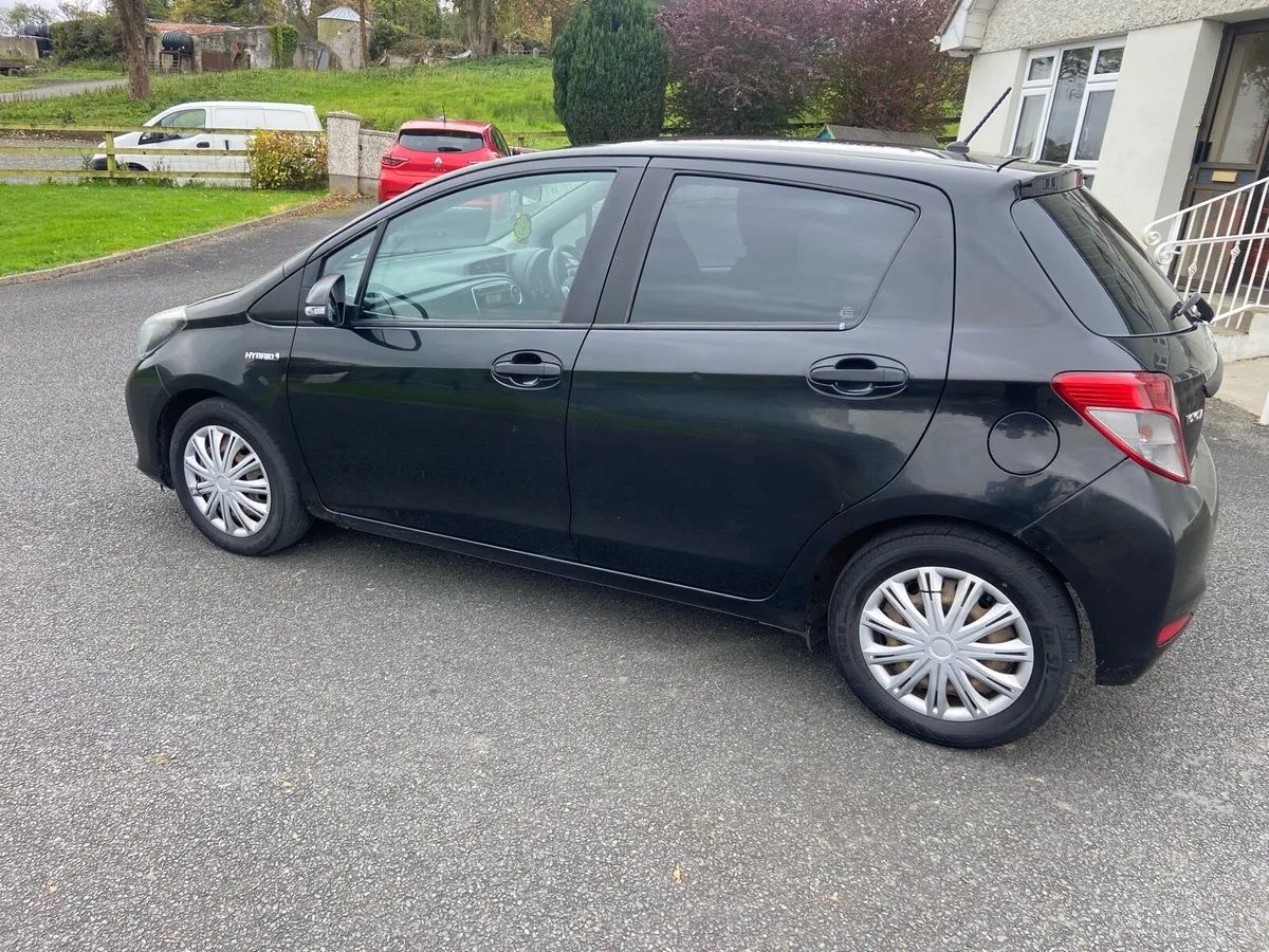Toyota Yaris Hybrid - Image 4