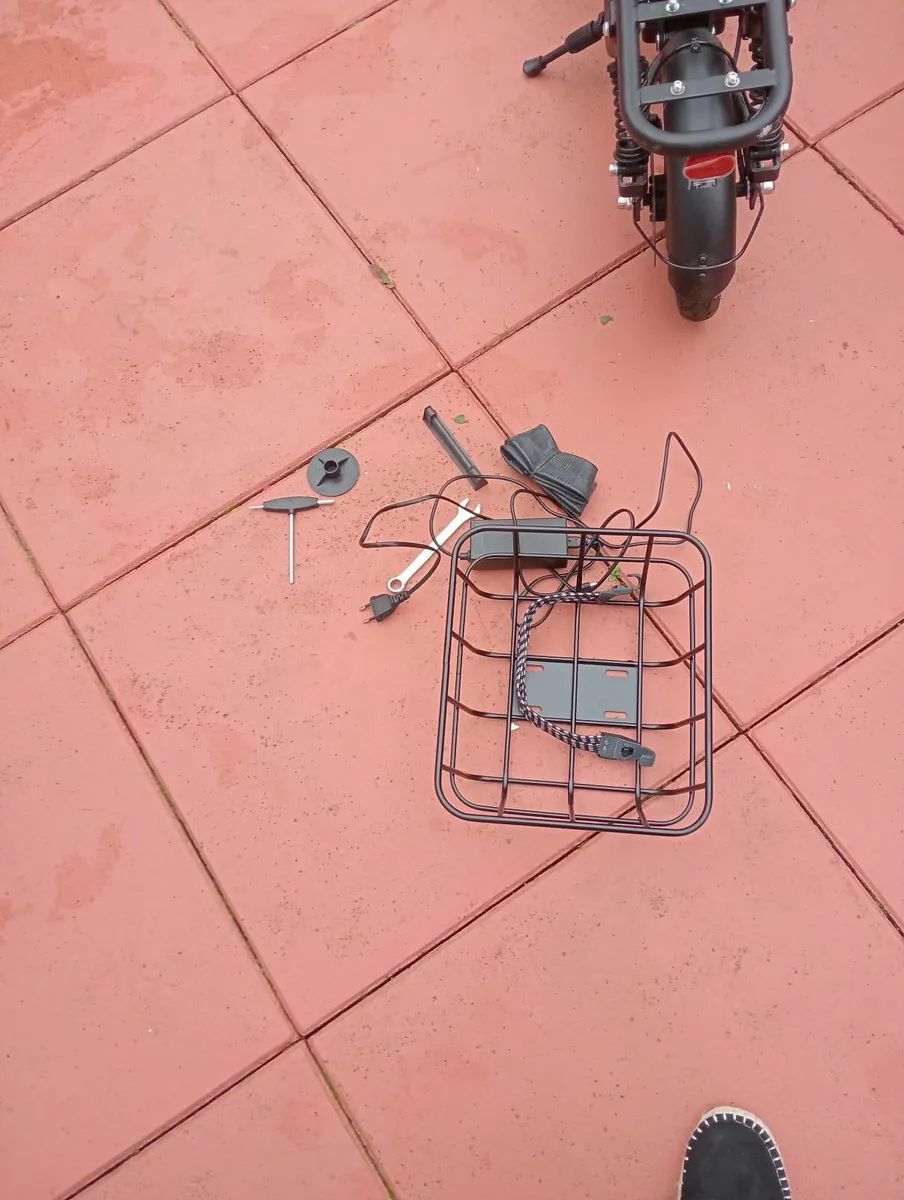i12 electric scooter - Image 4